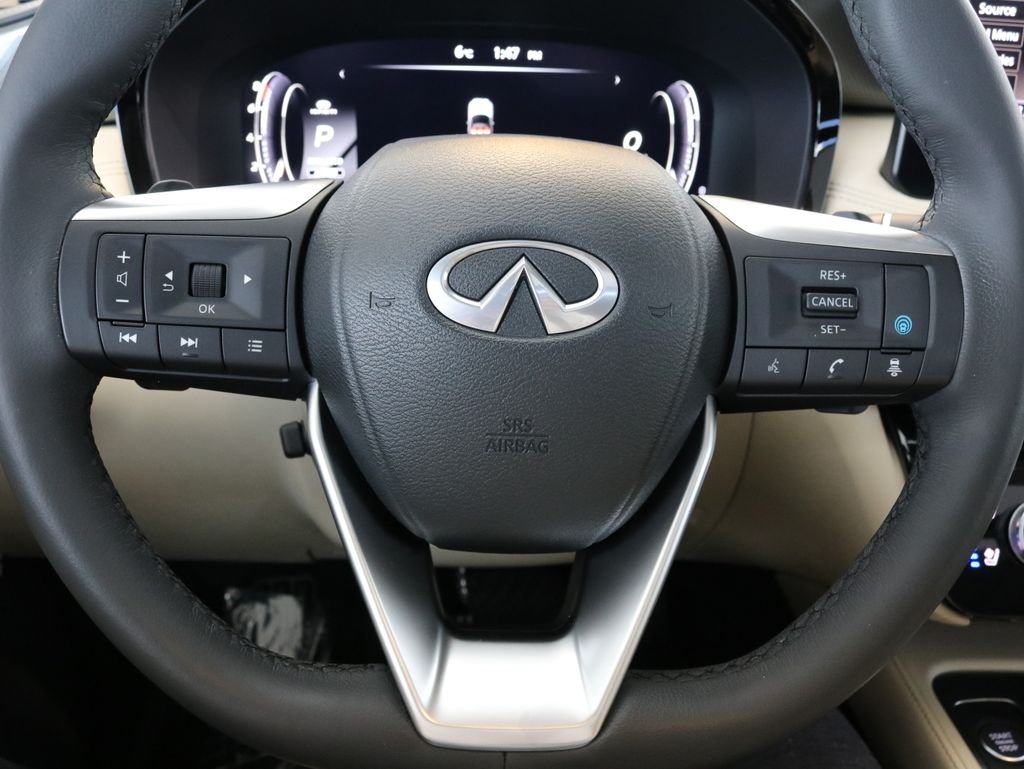 Certified Used 2023 White INFINITI LUXE image 33