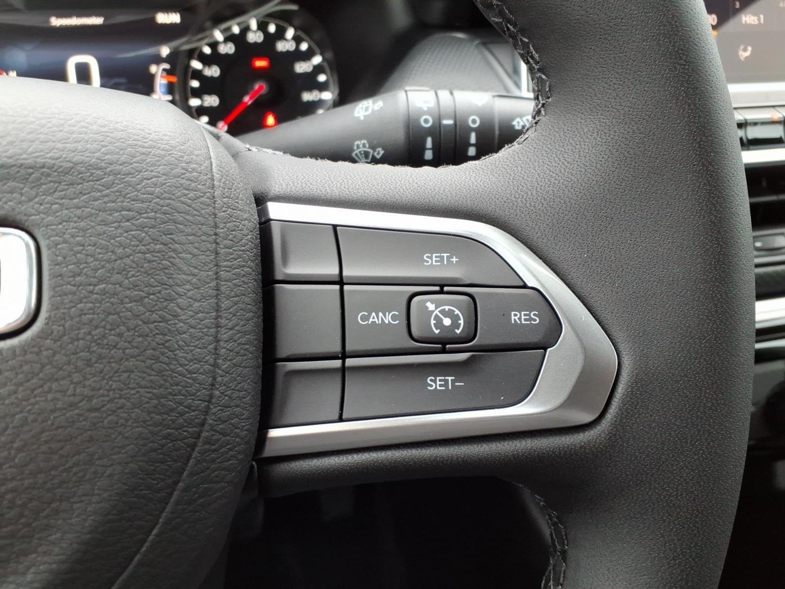 New 2026 Bright White Clearcoat Jeep Latitude Altitude image 15