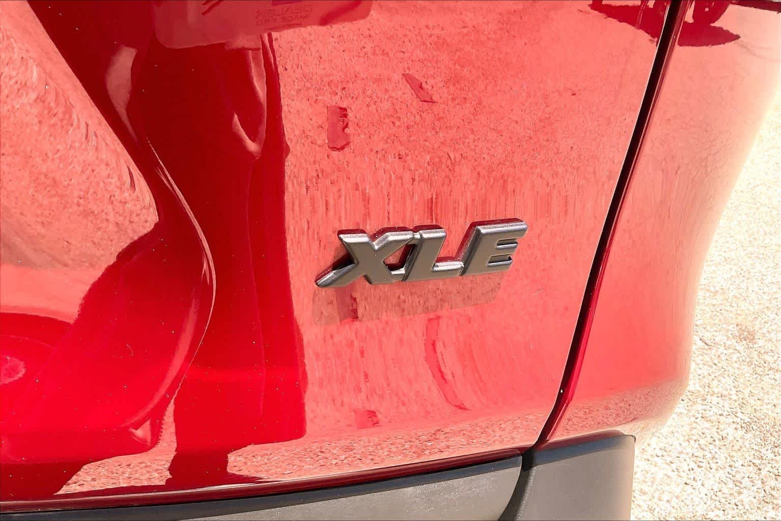 Used 2025 Ruby Flare Pearl Toyota XLE image 30