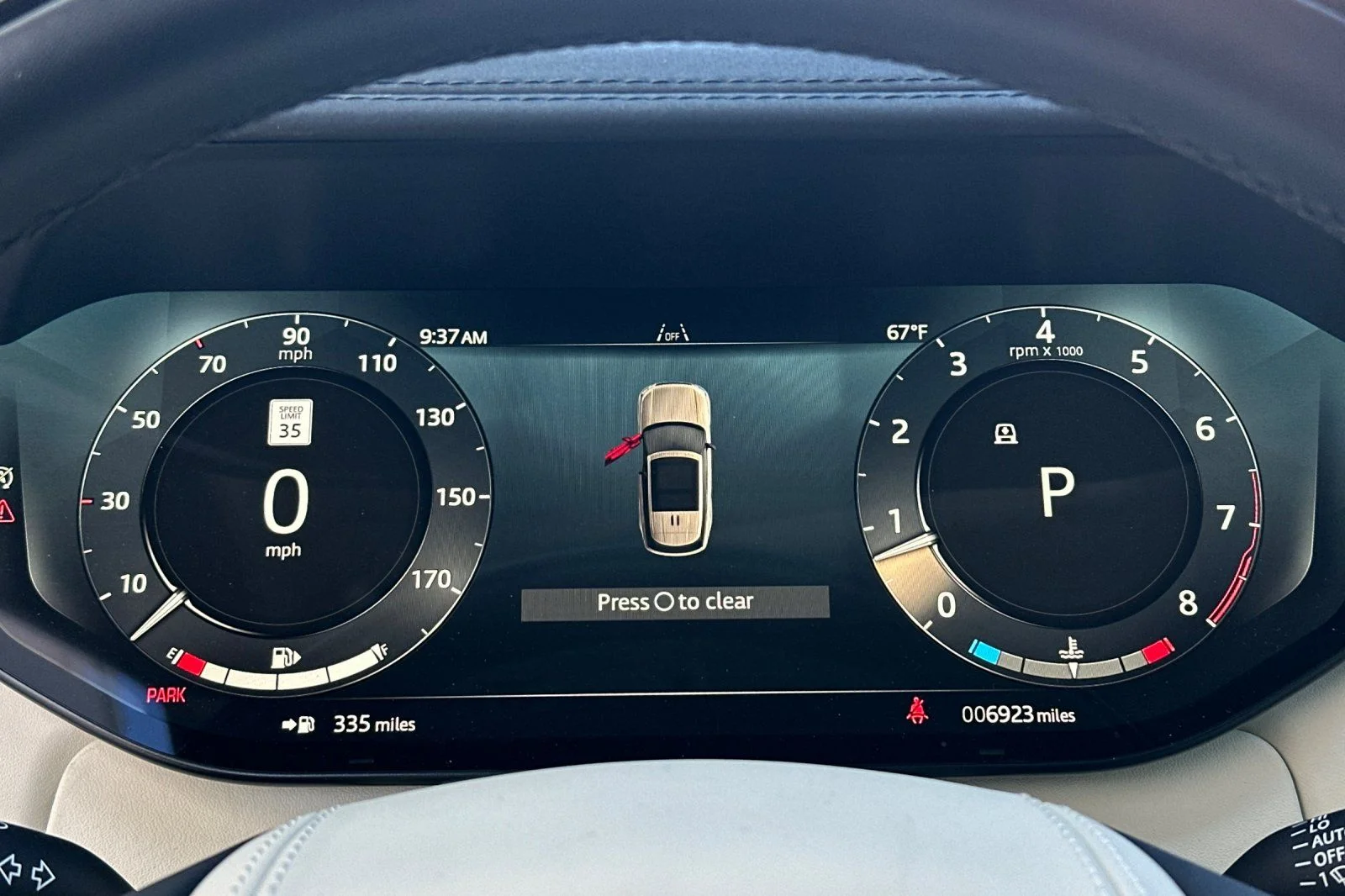 Used 2025  Land Rover SE image 31