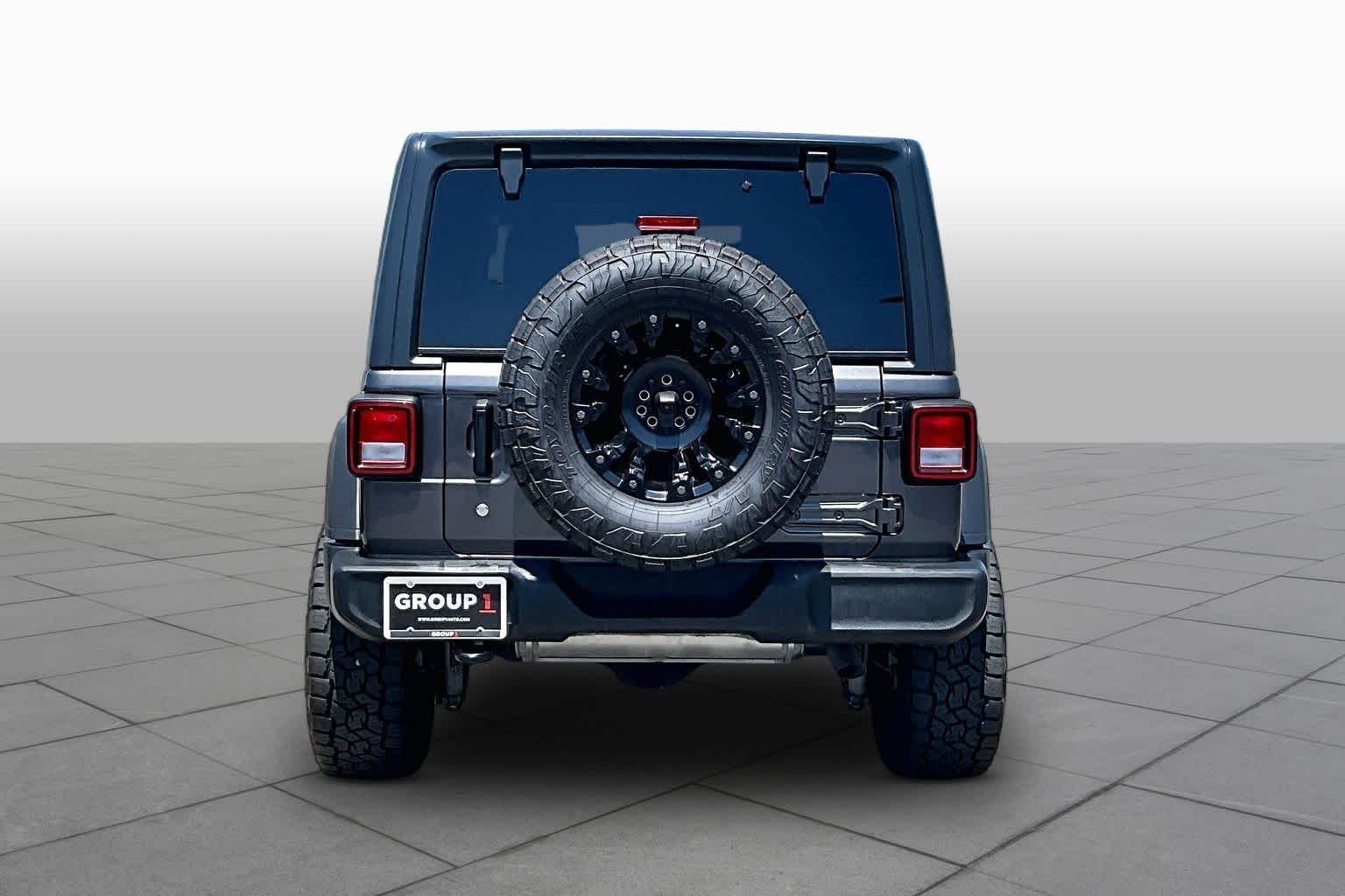 Used 2020 Granite Crystal Metallic Clearcoat Jeep Sport S image 5