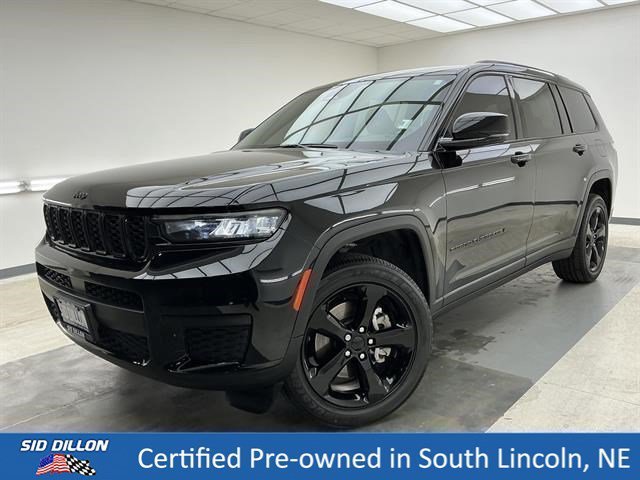 Used 2023 Diamond Black Crystal Pearlcoat Jeep Altitude image 1