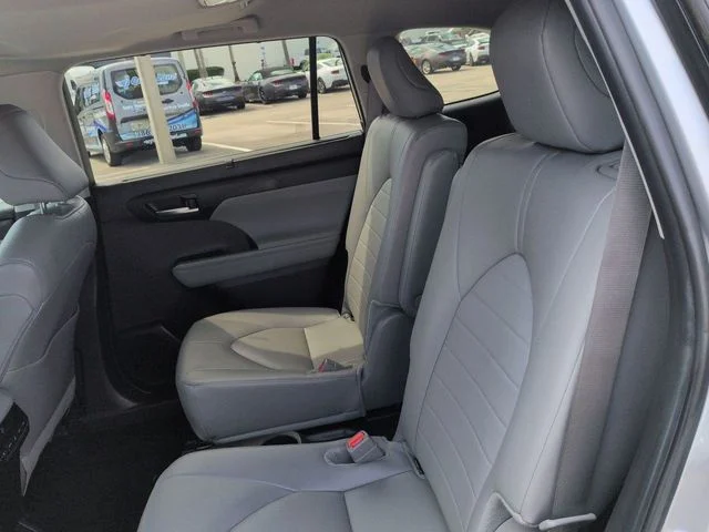 Certified Used 2024 2024 TOYOTA HIGHLANDER XLE Toyota XLE image 14