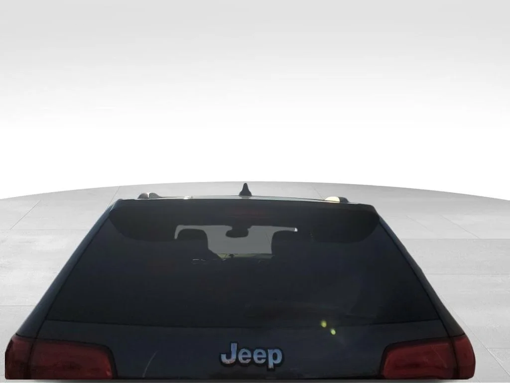 Used 2017 Gray Jeep Limited image 3
