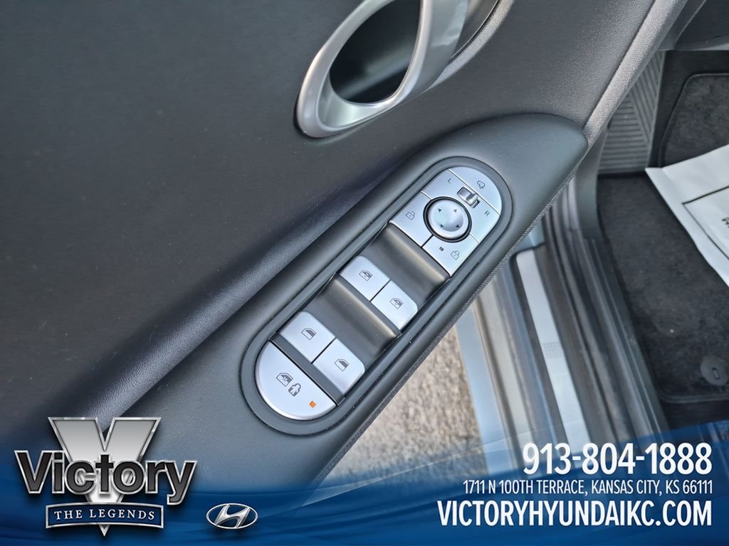 Used 2023 Green Hyundai Limited image 12