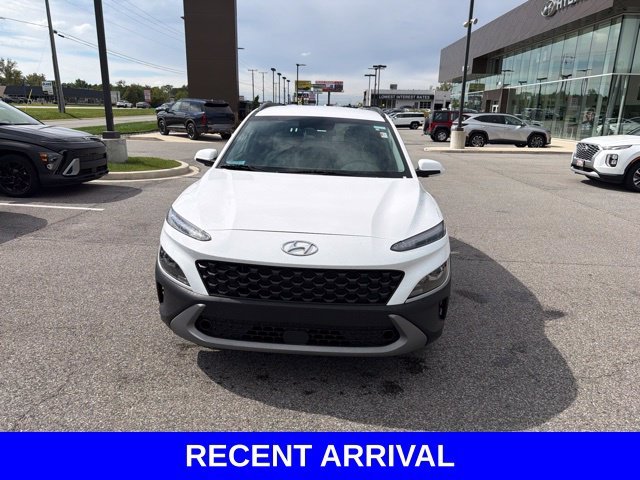 Used 2023 White Hyundai SEL image 5
