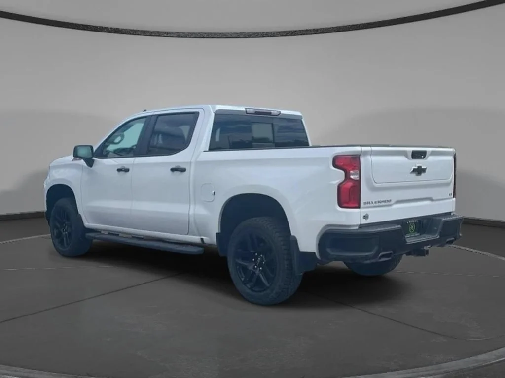 Used 2021 Iridescent Pearl Tricoat Chevrolet LT Trail Boss image 9