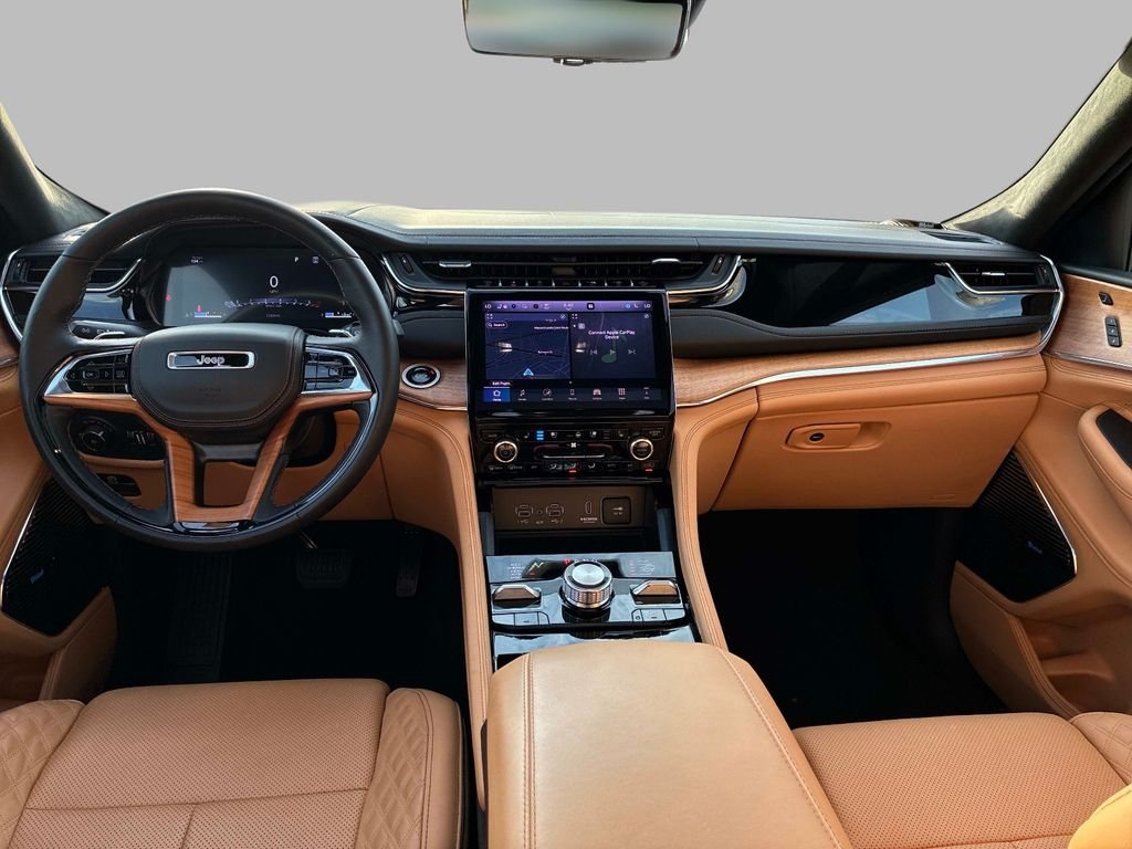 Used 2025 White Jeep Summit Reserve image 18