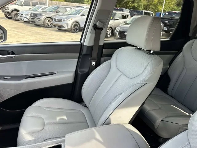 Used 2024 White Hyundai SEL image 42