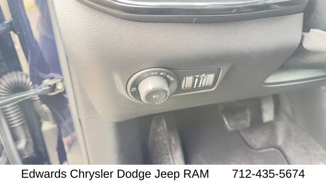 New 2026 Fathom Blue Pearl-Coat Exterior Paint Jeep Latitude image 19