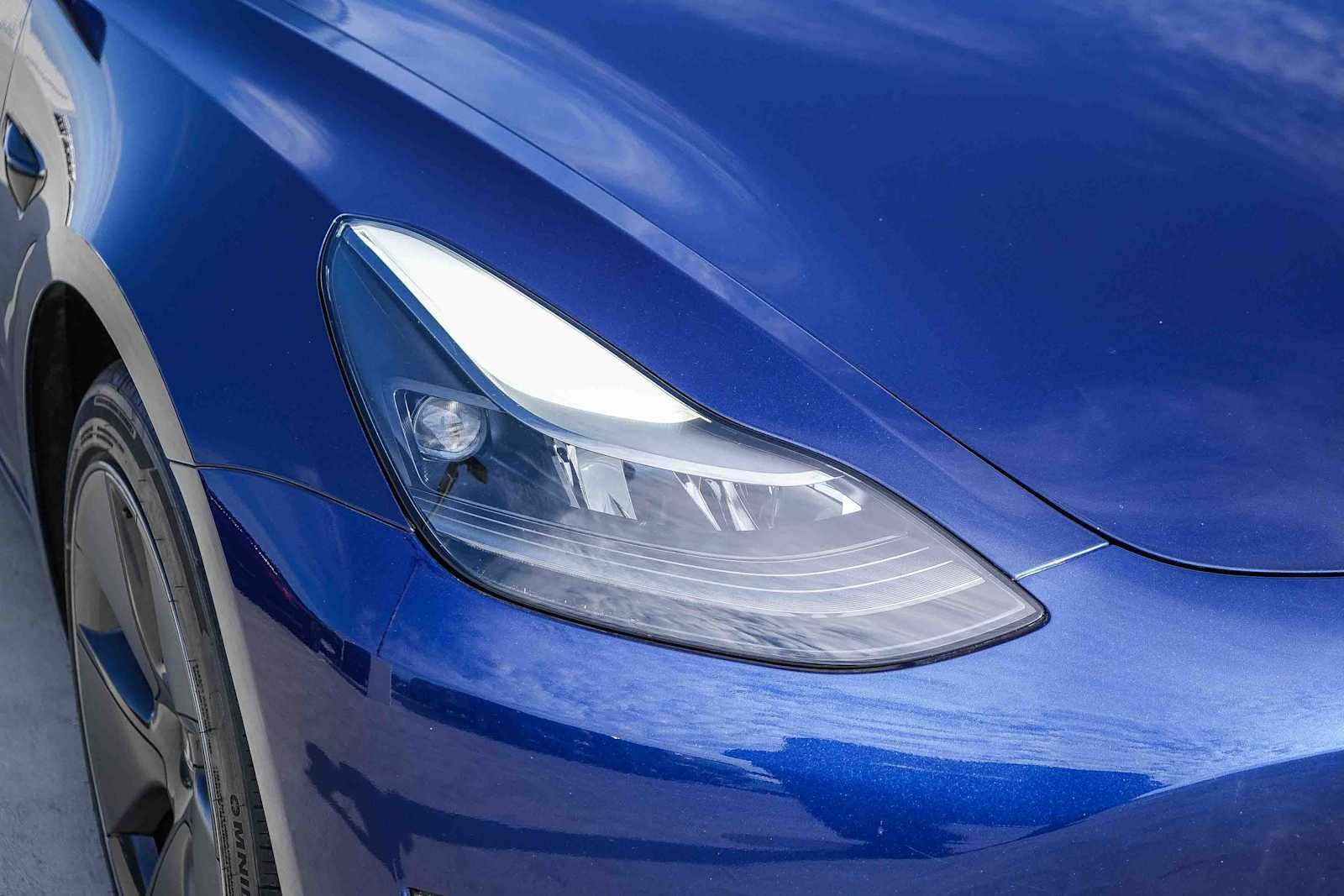 Used 2023  Tesla  image 4