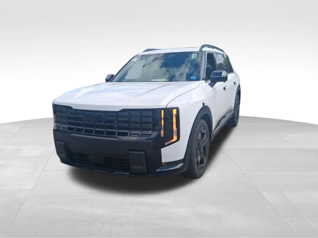 Used 2027 White Kia  image 2