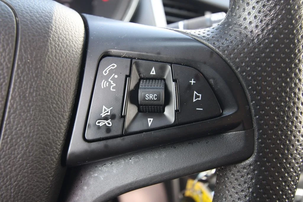 Used 2022 White Chevrolet LS image 19
