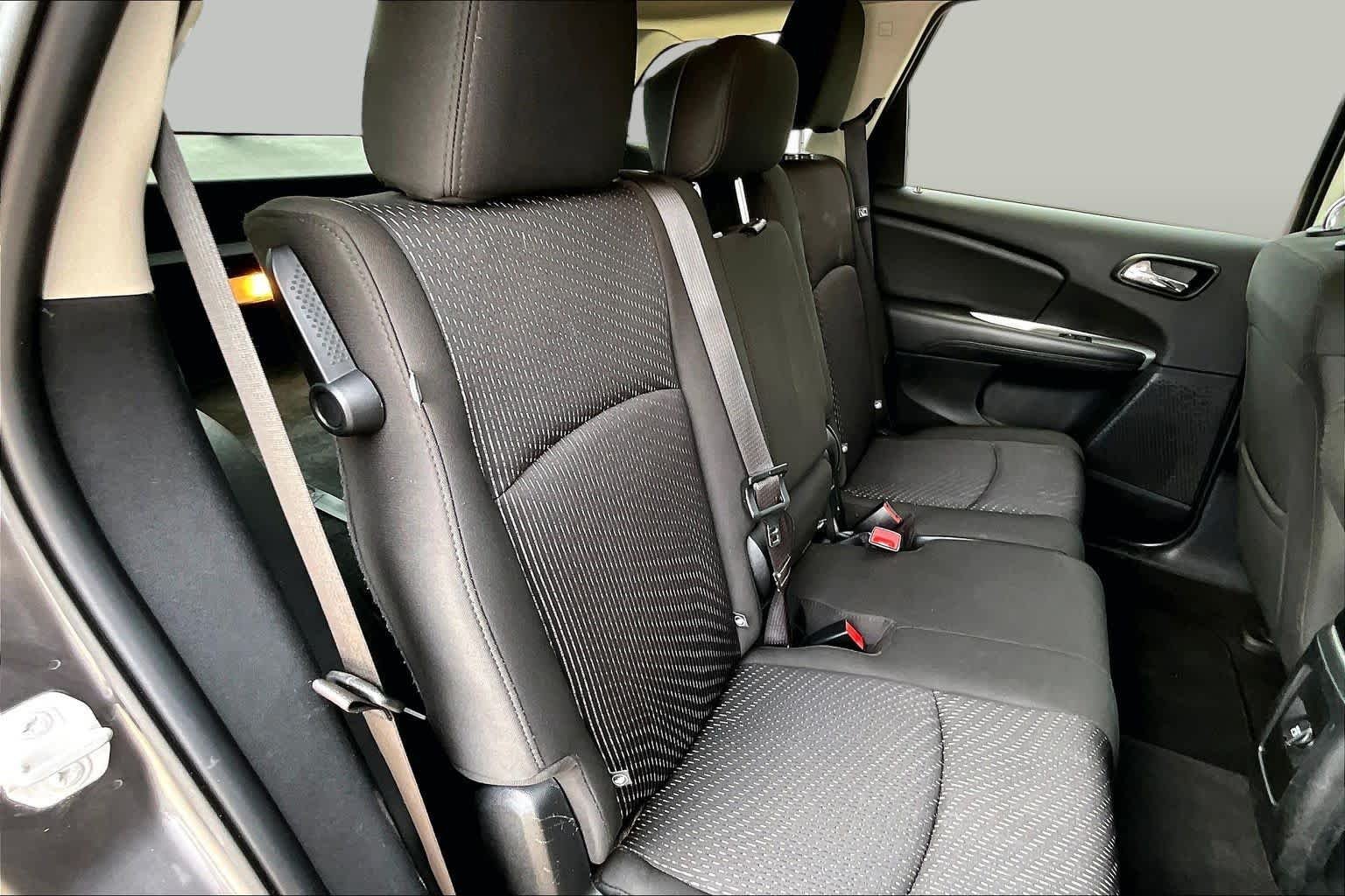Used 2019 Granite Pearlcoat Dodge SE image 18