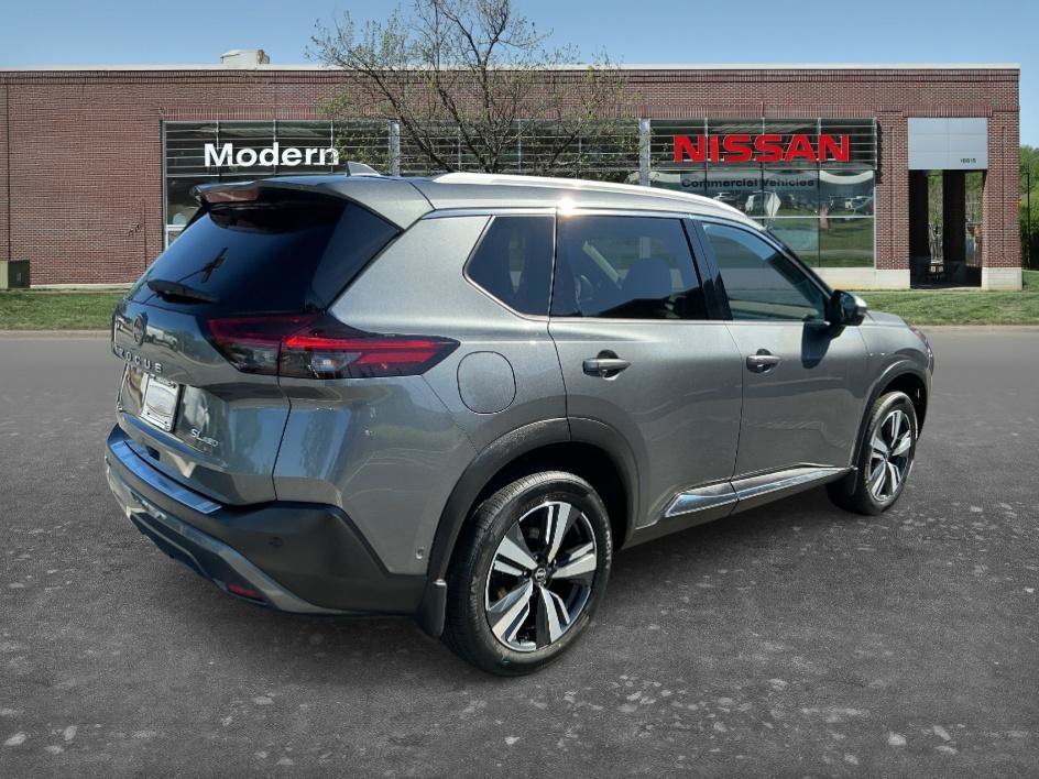 Used 2023 Gun Metallic Nissan SL image 4
