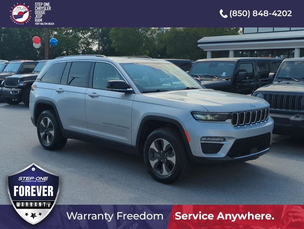 Used 2022 Silver Jeep 4xe image 8