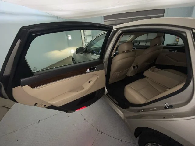 Used 2015 Beige Hyundai 3.8 image 22