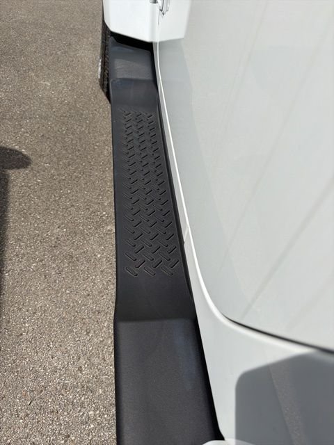 Used 2013 White Jeep Sahara image 26