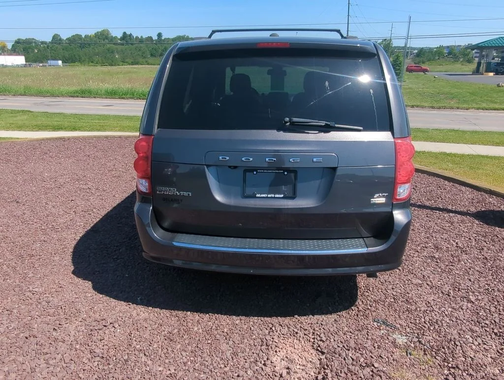 Used 2019 Gray Dodge SXT image 7