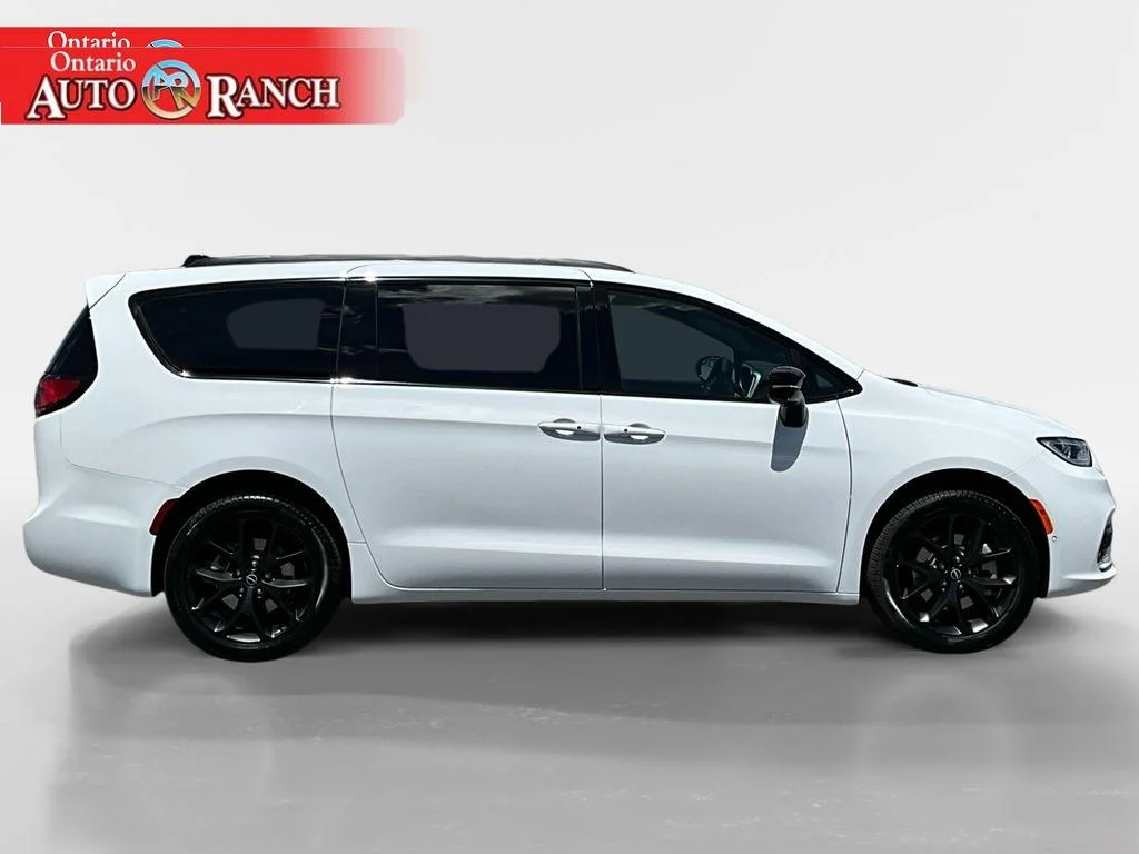 New 2026 Bright White Clearcoat Chrysler Limited image 6