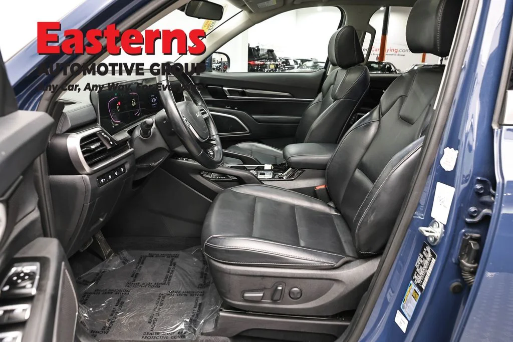 Used 2025 Black Kia S image 14