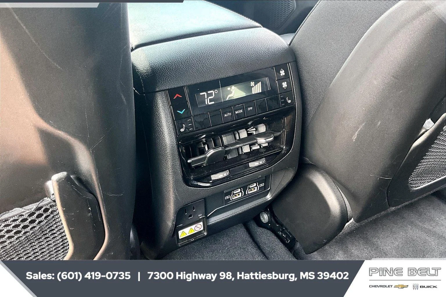 Used 2025 Diamond Black Crystal Pearlcoat Jeep Limited image 25