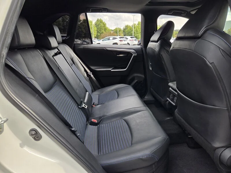 Used 2022 WHITE TOYOTA XSE image 17