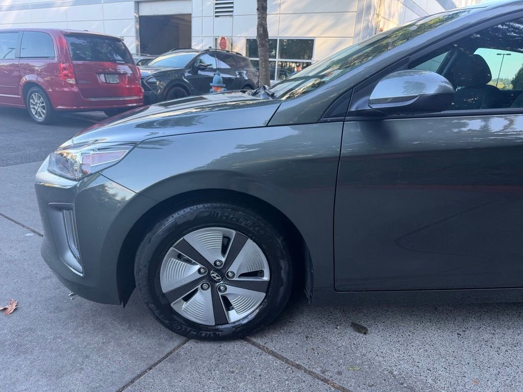 Used 2022 Amazon Gray Hyundai Blue image 7