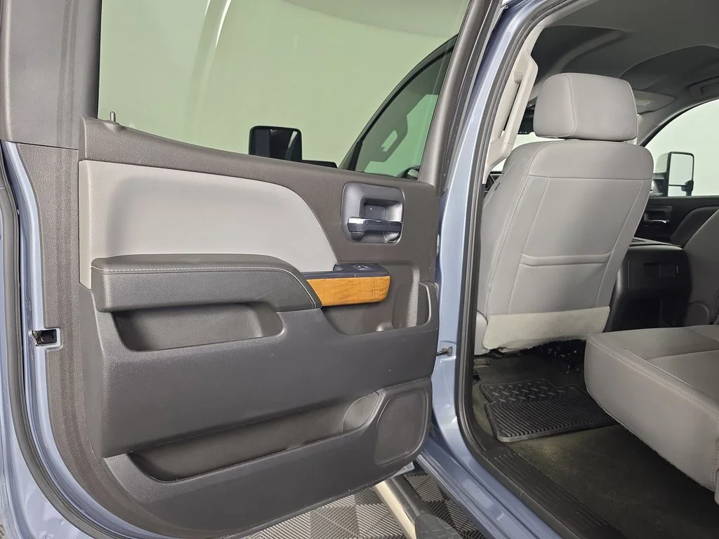 Used 2016 Gray Chevrolet LTZ image 27