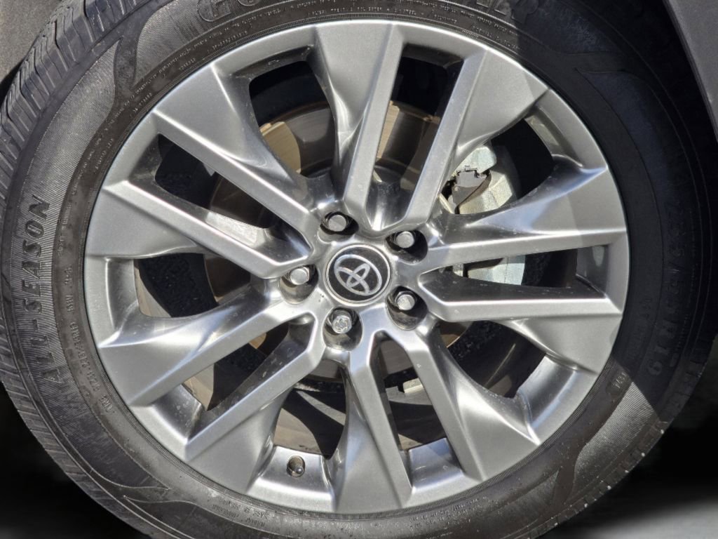 Used 2022 Magnetic Gray Metallic Toyota XLE Premium image 25
