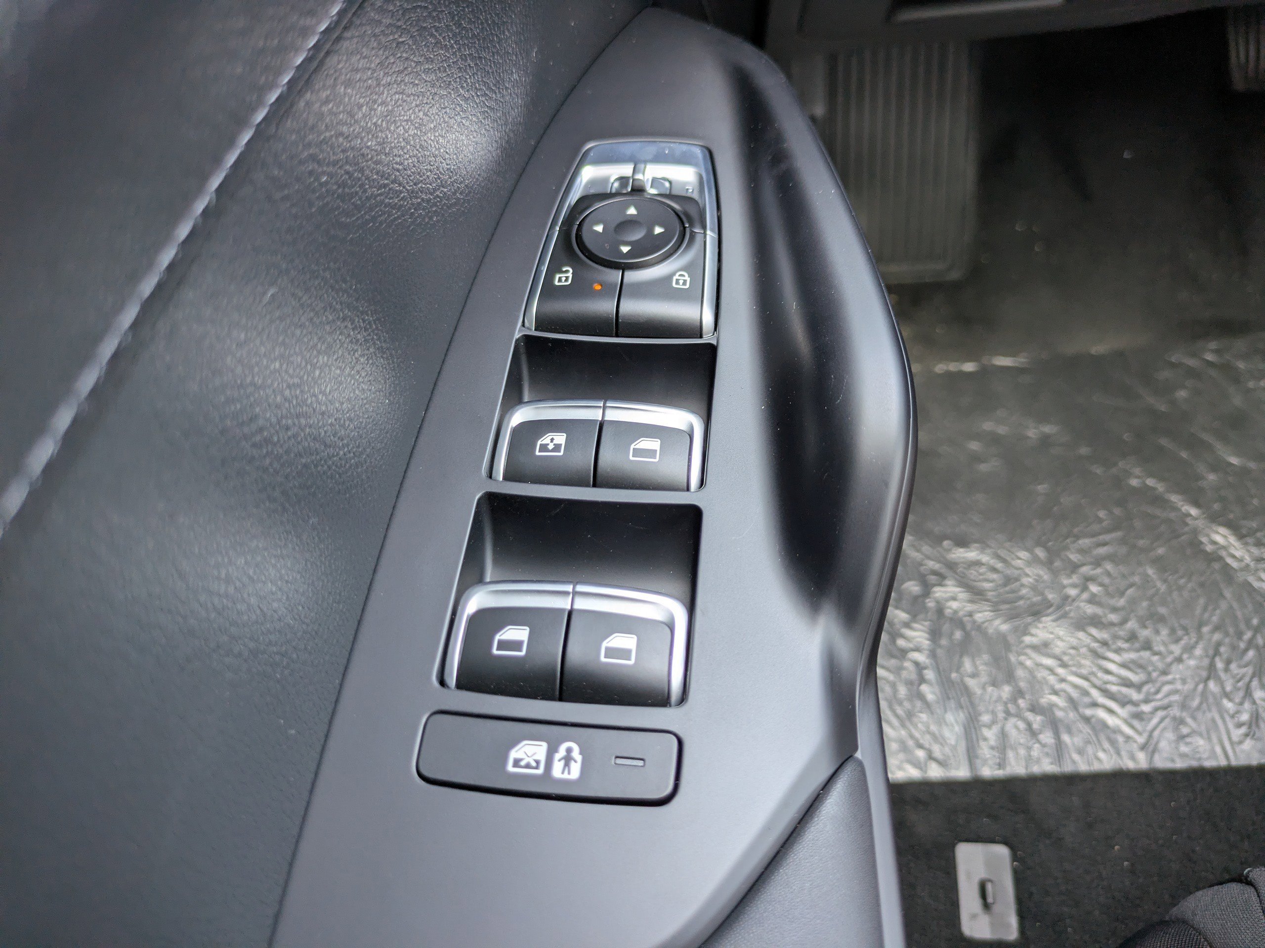 New 2026 Snow White Pearl Kia LXS FWD image 29