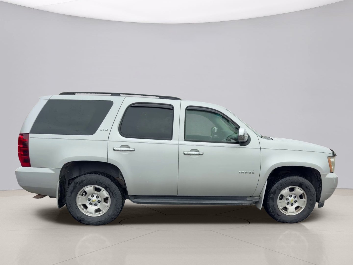 Used 2010 Silver Chevrolet LT 4WD image 6