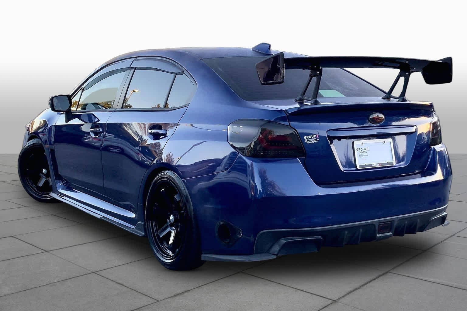 Used 2016 Lapis Blue Pearl Subaru Limited image 9