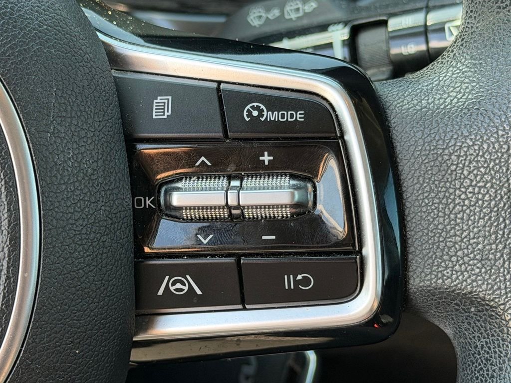 Certified Used 2022 Silver Kia LX image 16
