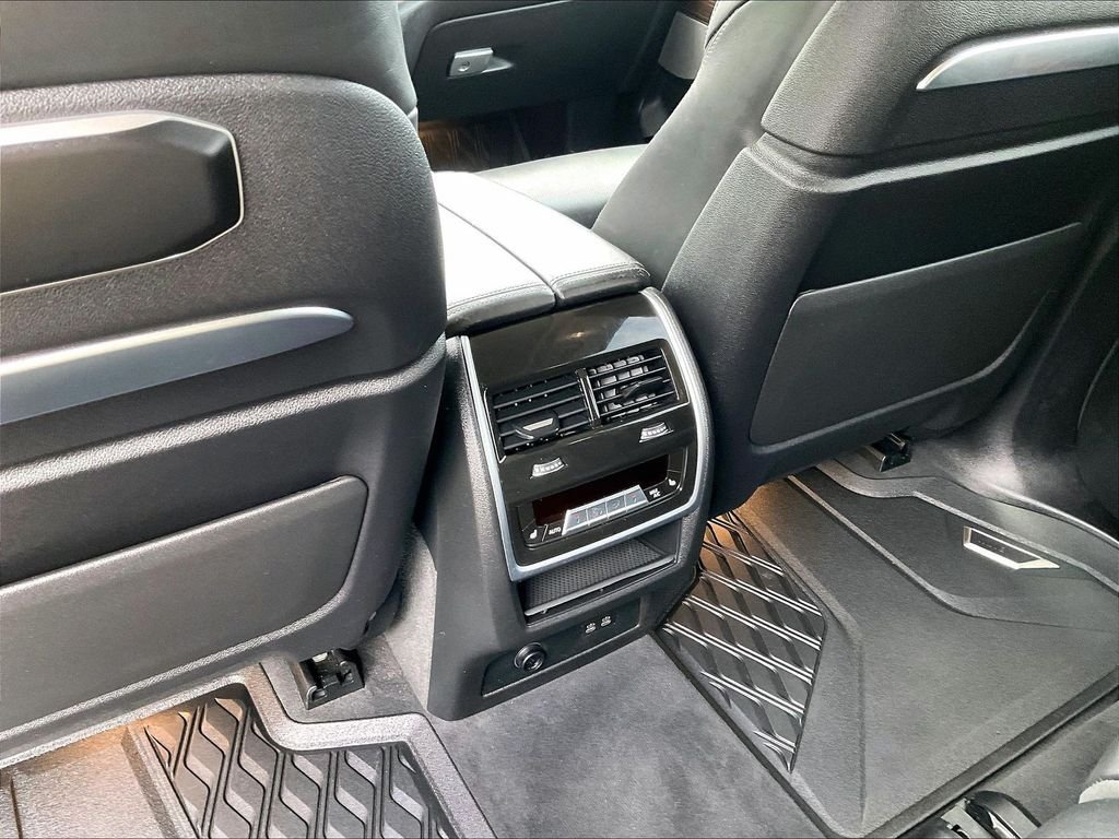 Used 2024 Green BMW xDrive40i image 29