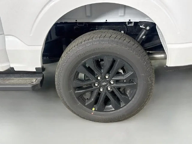 New 2026 Oxford White Ford Lariat image 31