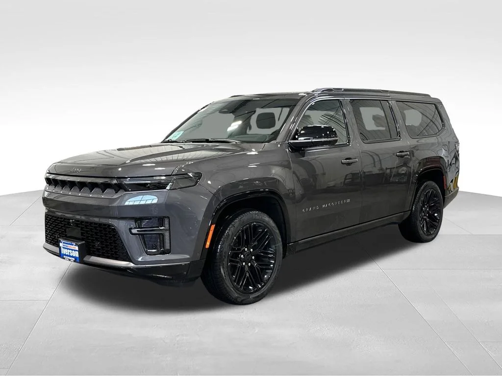 New 2026 Baltic-Gray Metallic Clear-Coat Exterior Paint Jeep Limited Reserve image 4