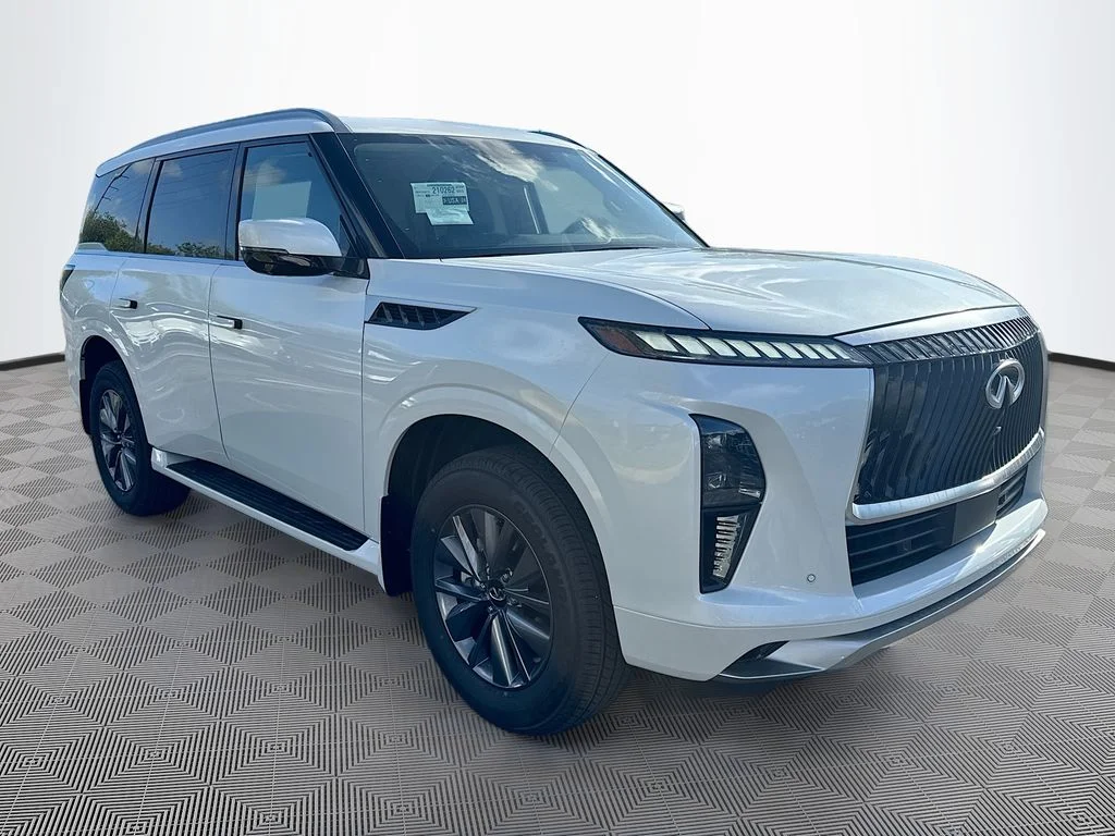 New 2026 RADIANT WHITE INFINITI Pure 2WD image 3