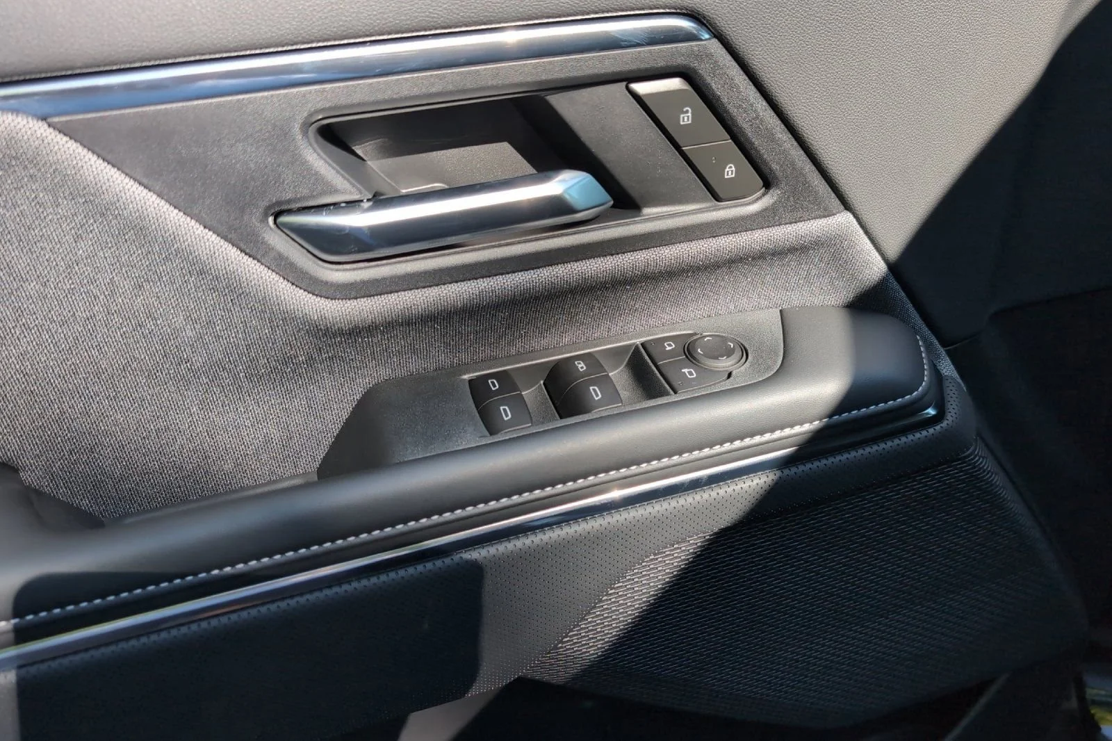 2026 GMC Sierra EV Elevation - Photo 11