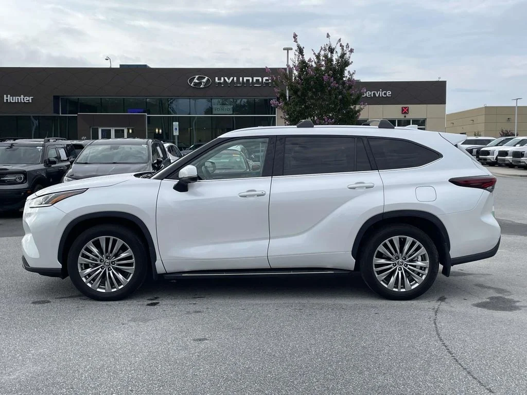 Used 2024 Wind Chill Pearl Toyota Platinum image 28