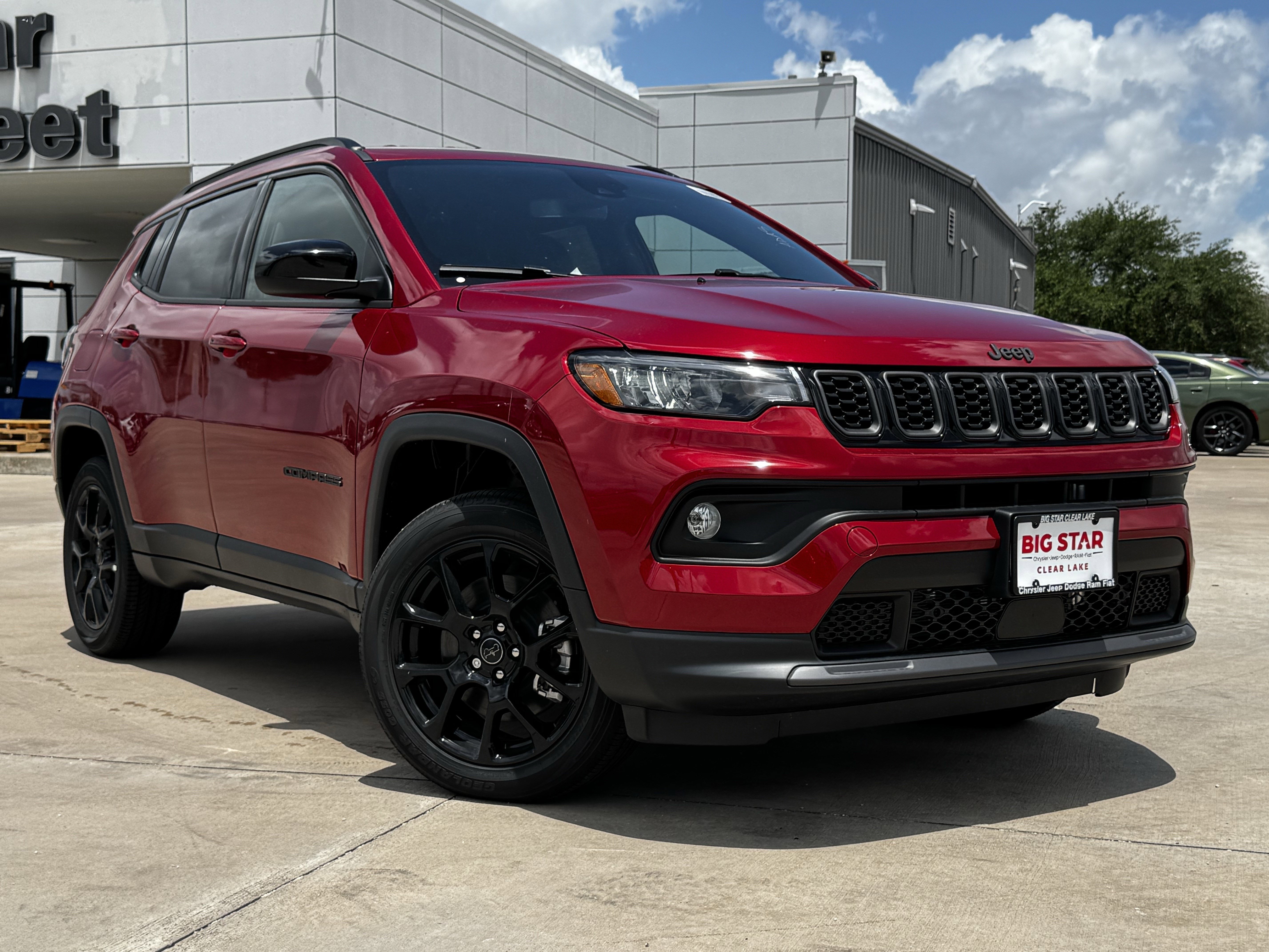 New 2026 Red Hot Pearl-Coat Exterior Paint Jeep Latitude Altitude image 2