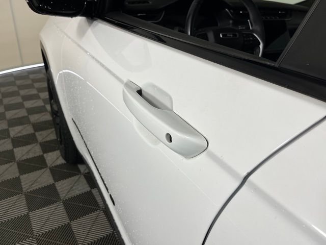 Used 2023 White/off-white Jeep Altitude X image 10