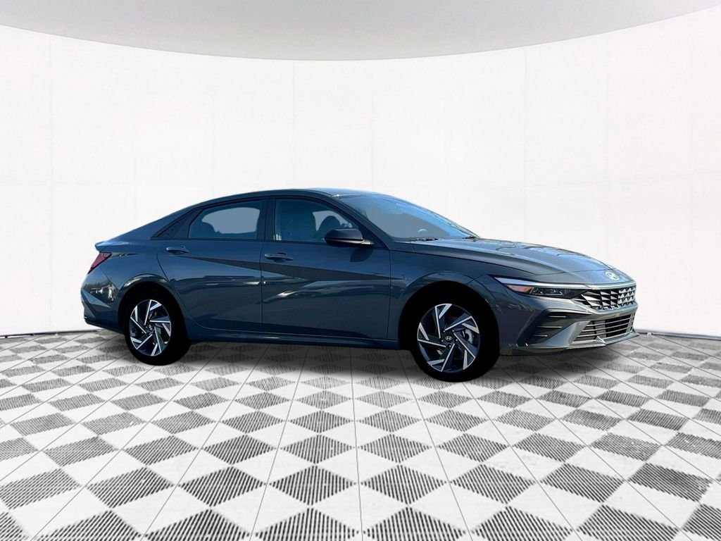 2025 Hyundai Elantra Blue - Photo 16