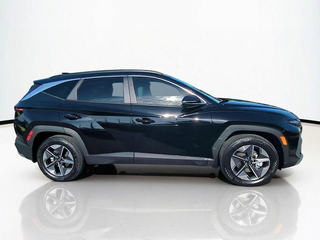 New 2026 Black Hyundai SEL Premium FWD image 4