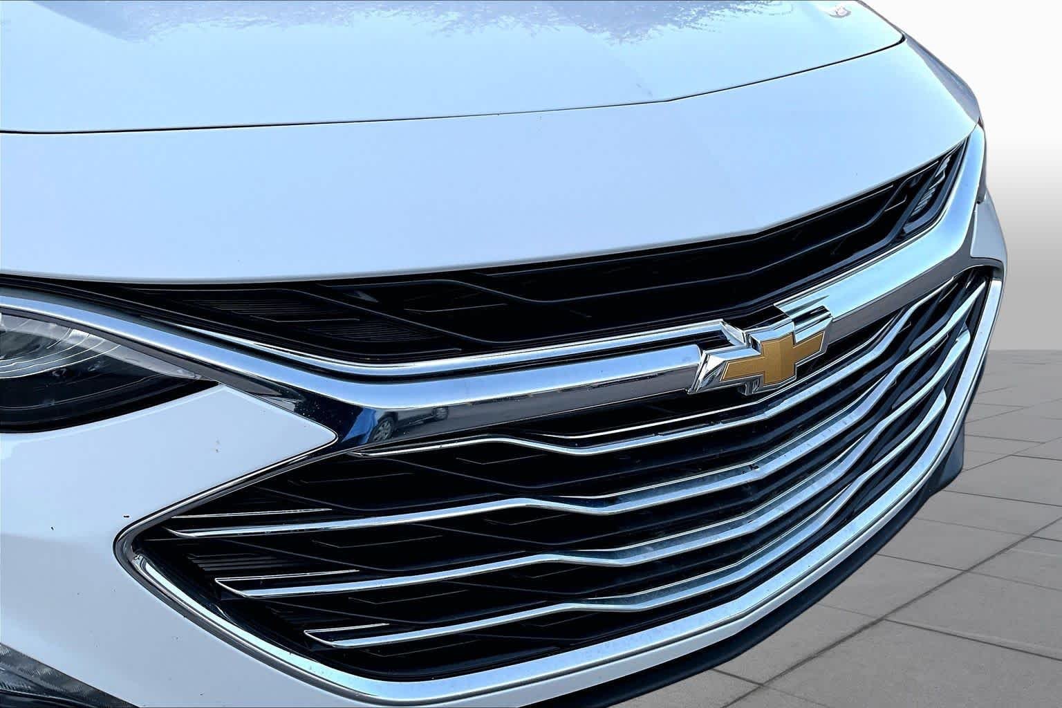Used 2024 Summit White Chevrolet LT image 29