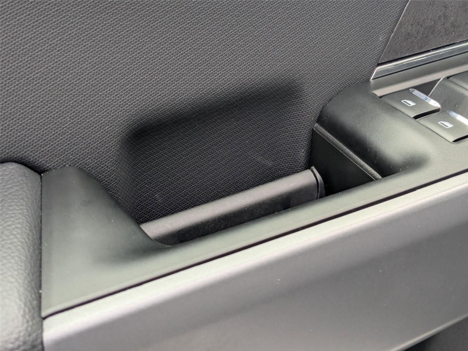 New 2025 Oxford White Ford XLT image 12