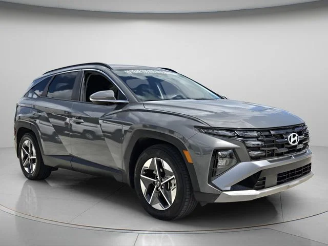 Used 2025 Gray Hyundai SEL Convenience image 9