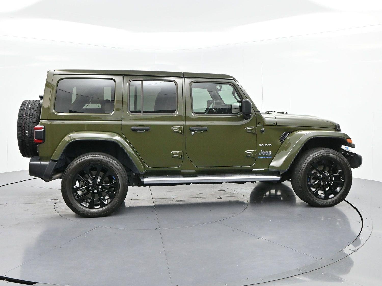 Used 2023 Sarge Green Clearcoat Jeep Sahara image 8