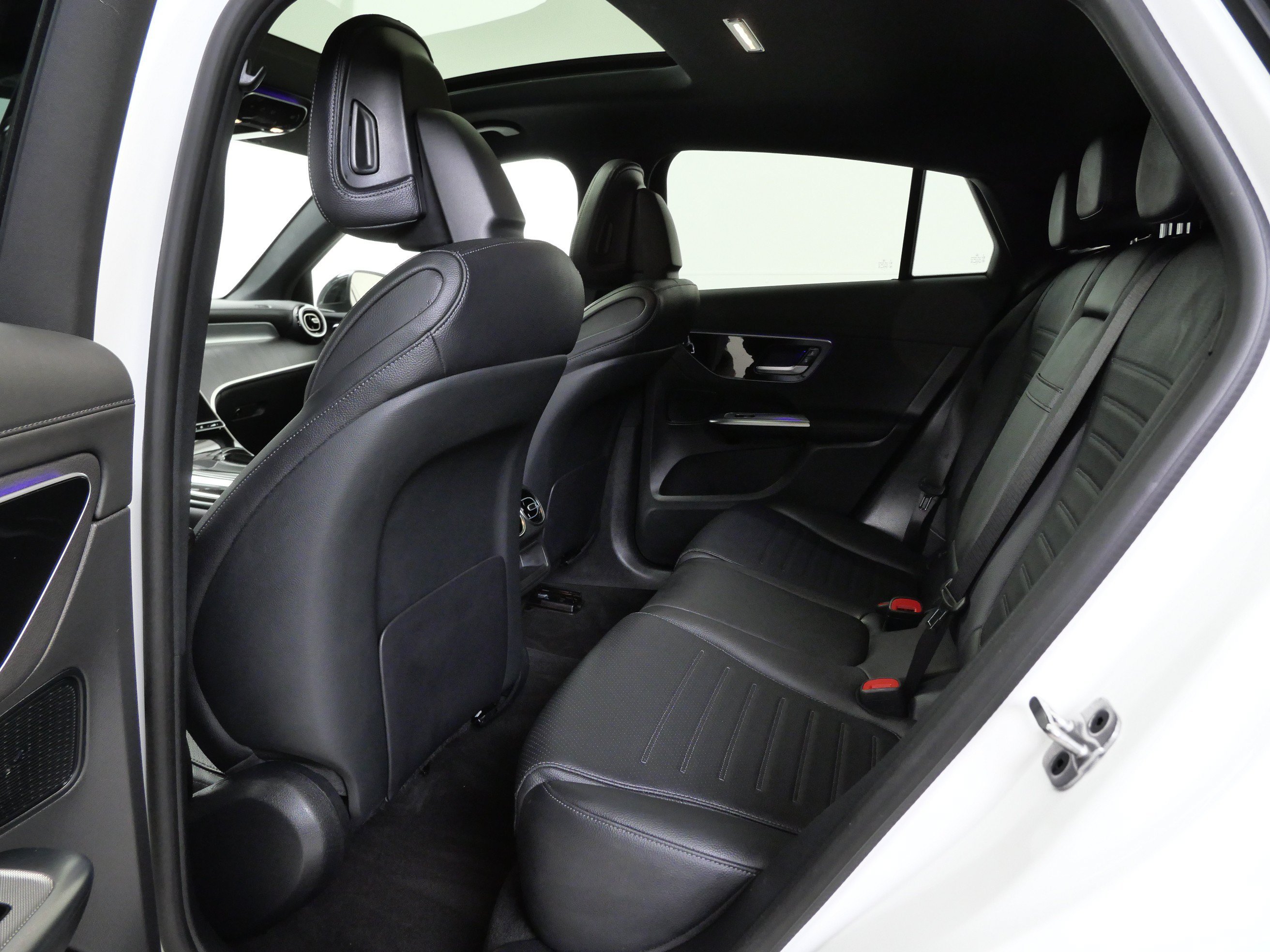 Used 2024 Polar White Mercedes-Benz GLC 300 image 16