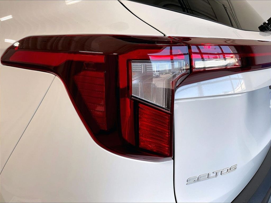 Used 2024 White Kia LX image 34